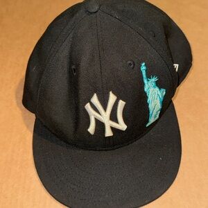New Era New York Yankees Statue Of Liberty Big Apple  59FIFTY Hat Size 8